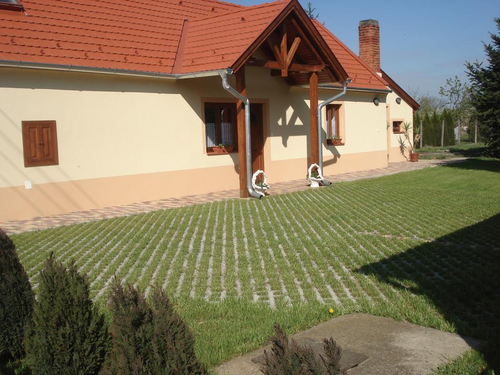 Gerendas Vendeghaz Sotony Exterior photo